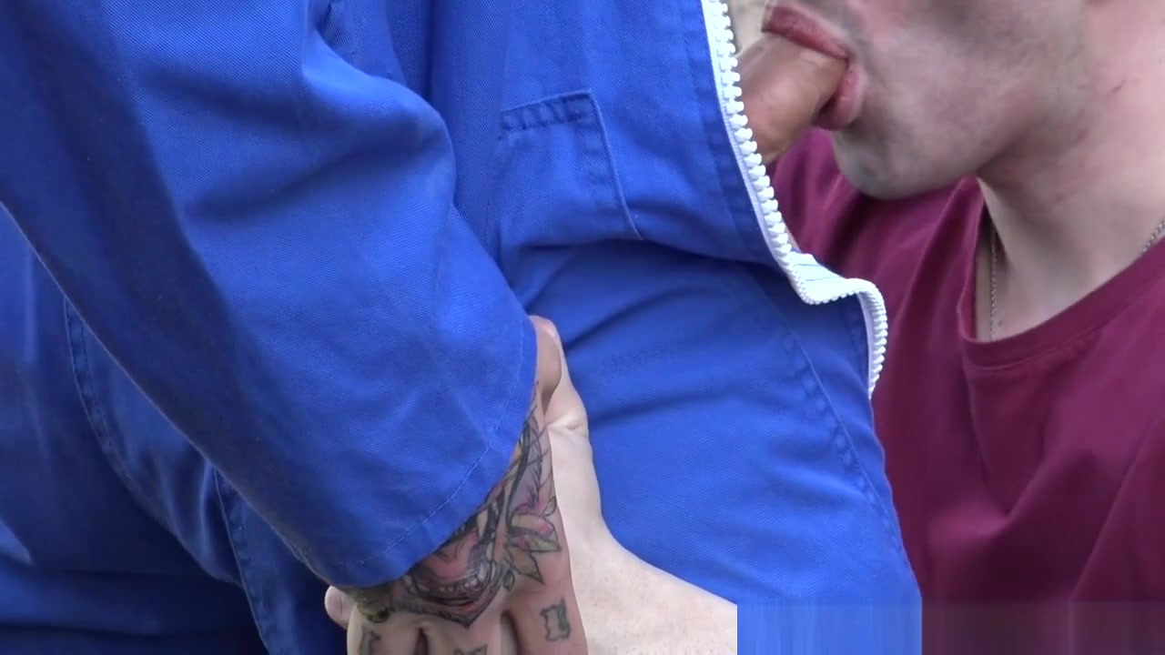 Yougn straight worker fucked outdoor. - BadBoysFuckers