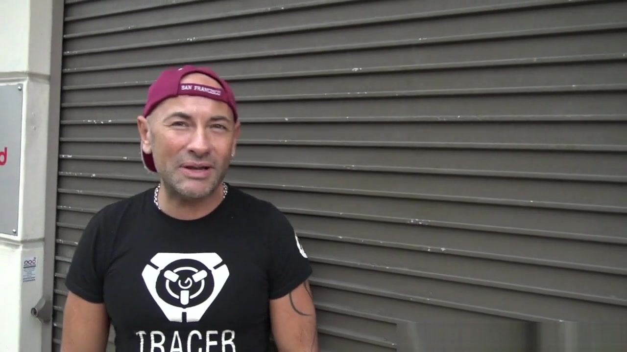 Double penetraiton bareback for Danny Wolf - BarebackersFromLondon