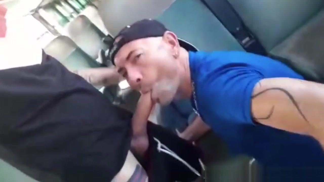 Riskey exhib fucked bareback in pubilc train young straight dude - PrivateClubBigCock