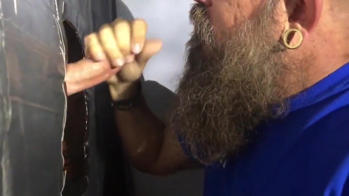 Lunchtime Gloryhole Head 1