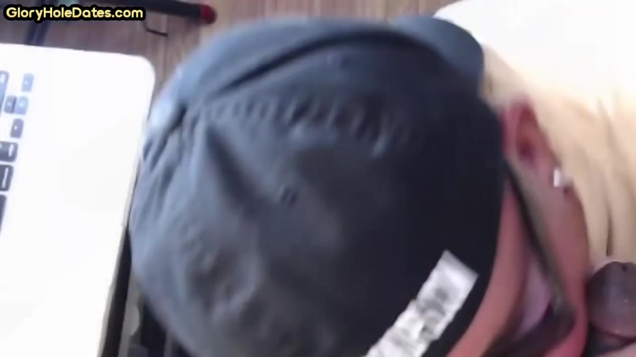 Cock starving gloryhole DILF sucks penis in homemade closeup