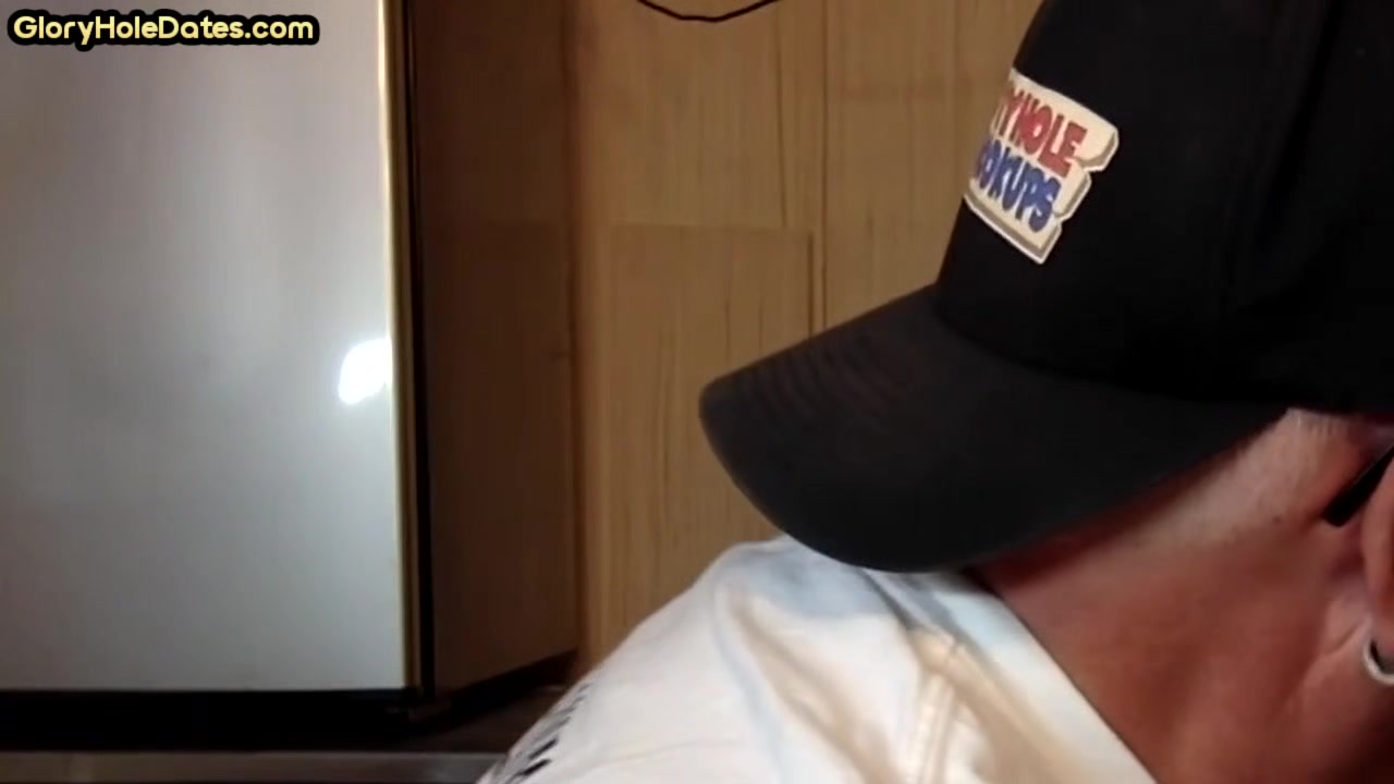 Oral gloryhole DILF sucks cock at home in amateur video