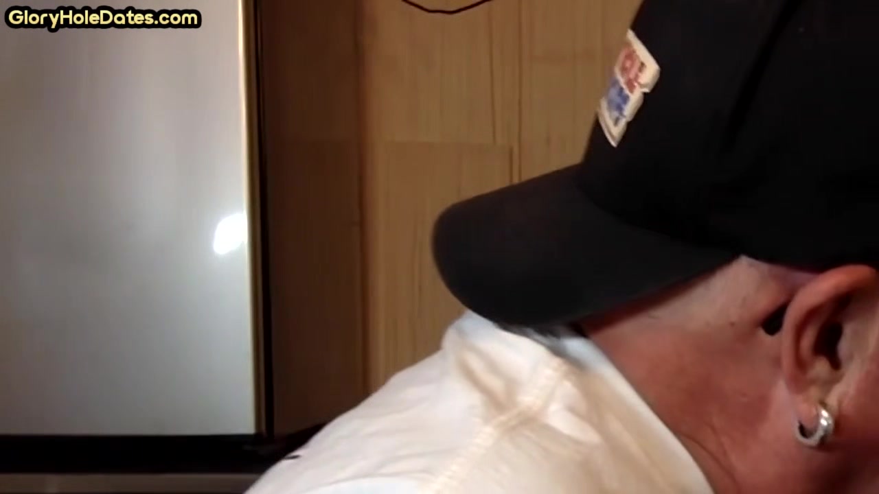 Oral gloryhole DILF sucks cock at home in amateur video