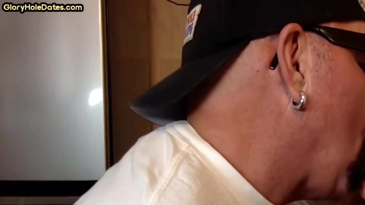 Oral gloryhole DILF sucks cock at home in amateur video