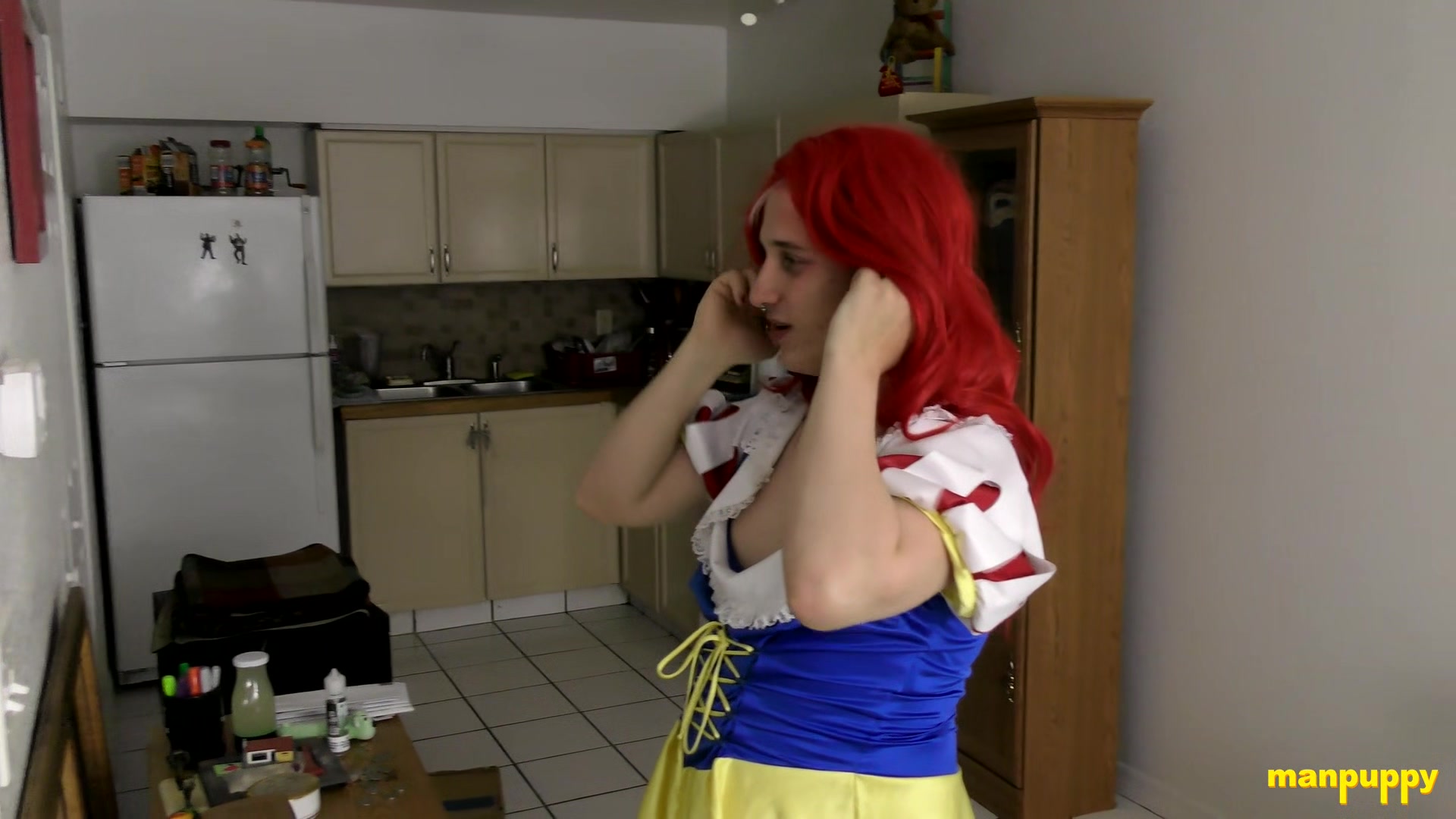 Kinky Elis Ataxxx wears a princess dress and shows his ass