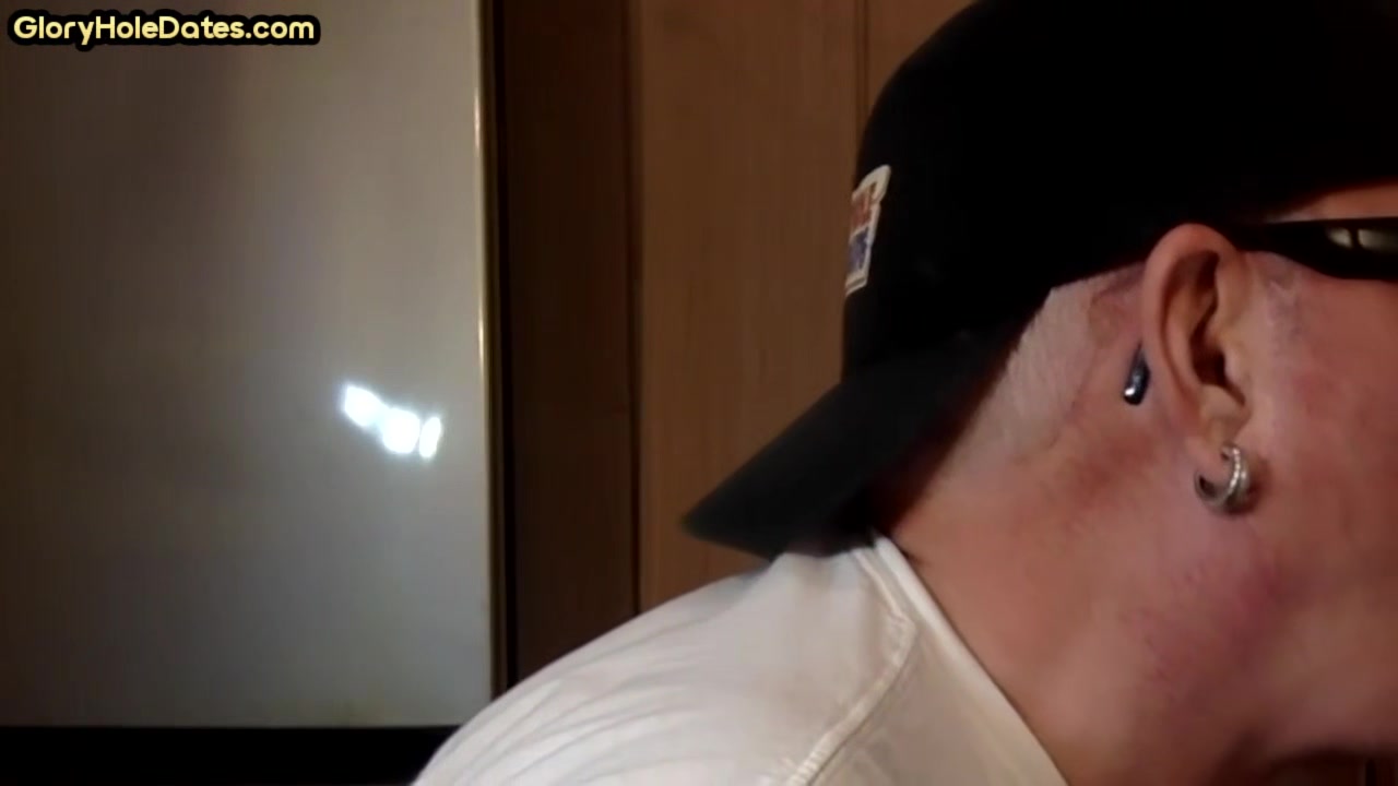 Oral gloryhole DILF sucks BF with eager mouth in private vid