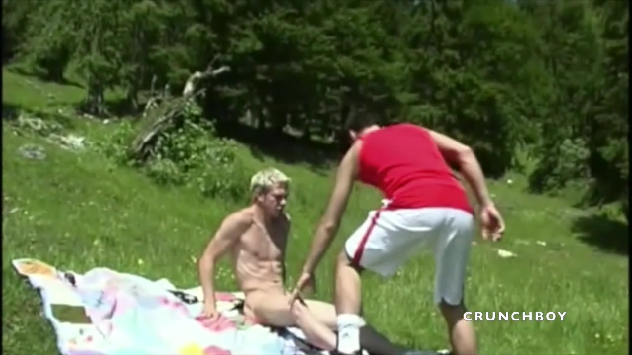Two Sexy Latino Twinks Fucking In Exhibit Mountain Outdoor - LatinoFucker
