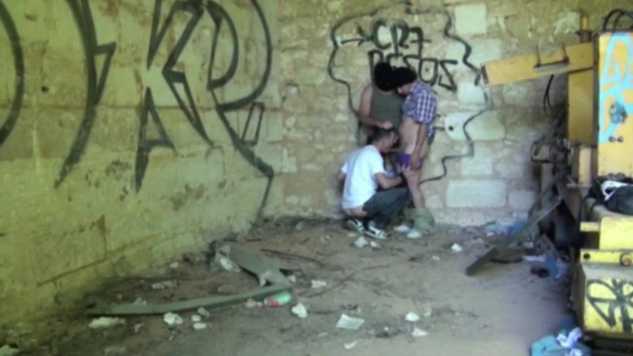 Fucked By 2 Bad Boys Outdoor - FrenchFuckers