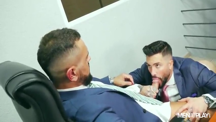 Andrea Suarez - Muscle Gay Office