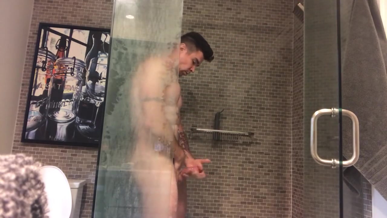 Trenton Ducati Soapy Jerk Off In Shower