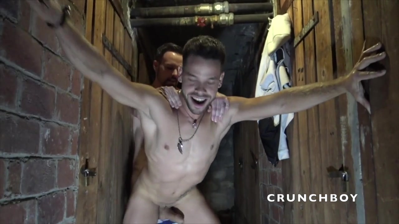 Kevin David Fucked Raw By Rex Helix In A Discreet Basement - FrenchFuckerXxl