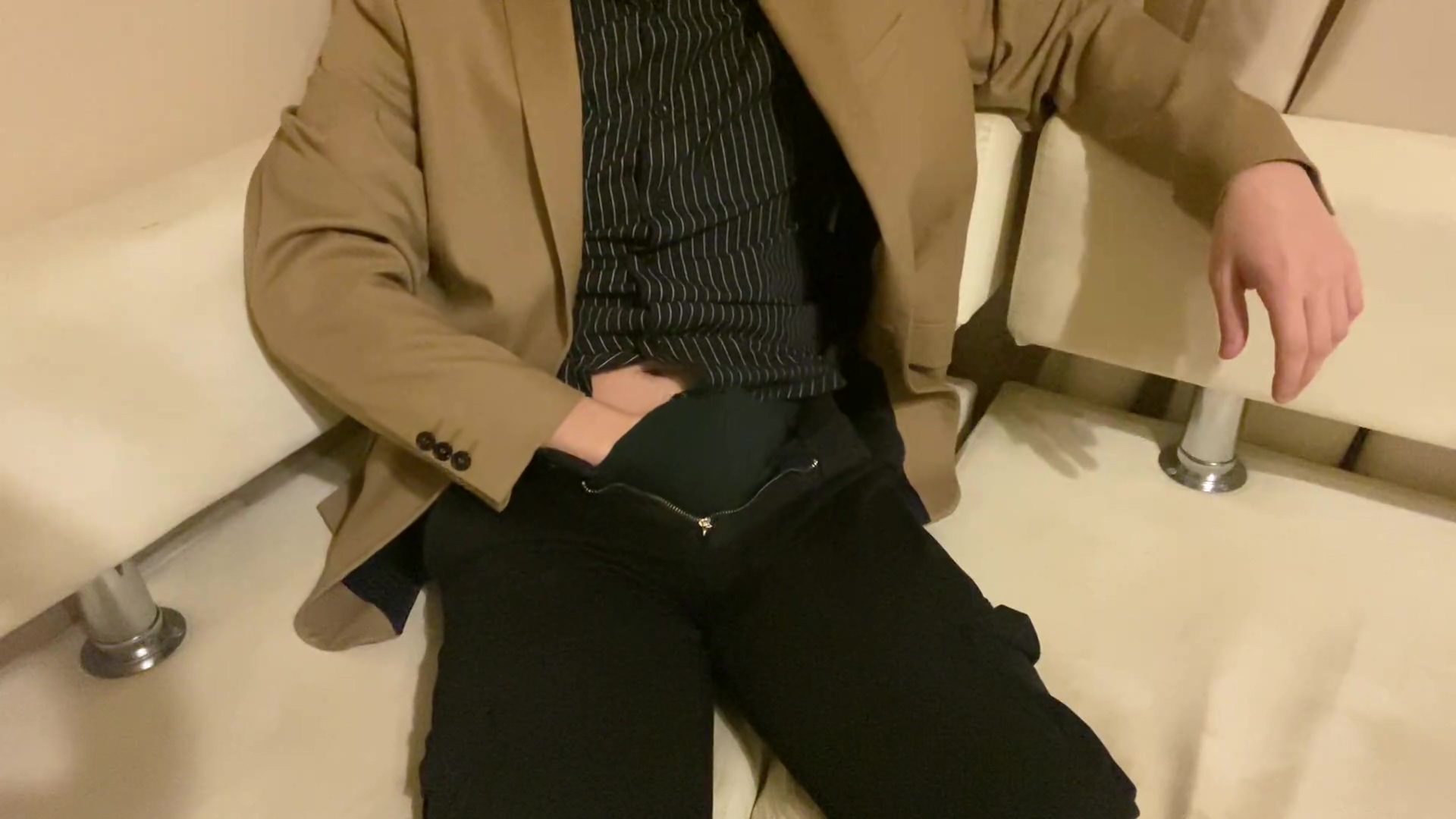 The Boss Decided To Jerk Off At The Bar After A Hard Day At The Office