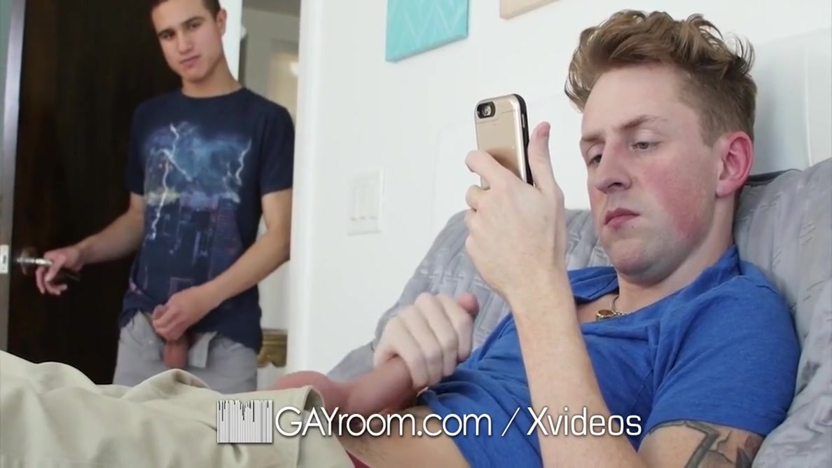 Gayroom Caught Stroking Josh Hunter Fucks Seth Alexander