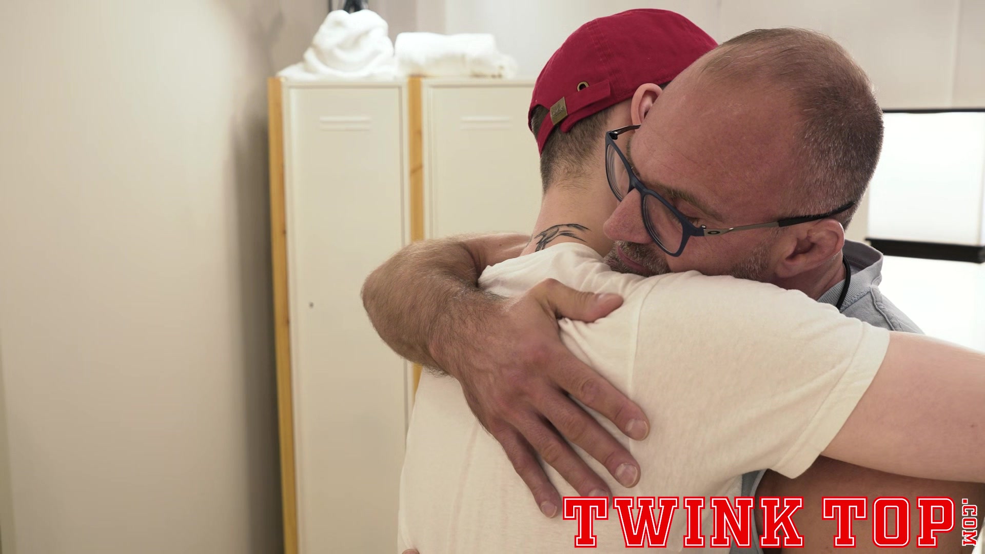 TwinkTop Hung twink breeds older man with hairy chest