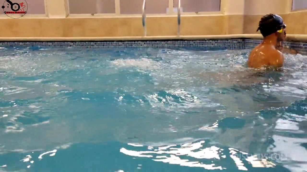 Me Saco De La Piscina,Pal Morboseo En Los Banos,Luego A Su Apto Donde Su Pareja Nos Vio Y Se Animo A Unirse - PissVids