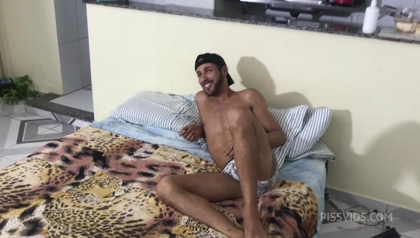 Fui putinha de dois amigos - PissVids