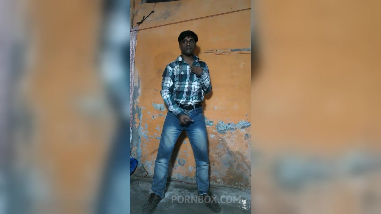 boy getting naked infront of cam - PissVids