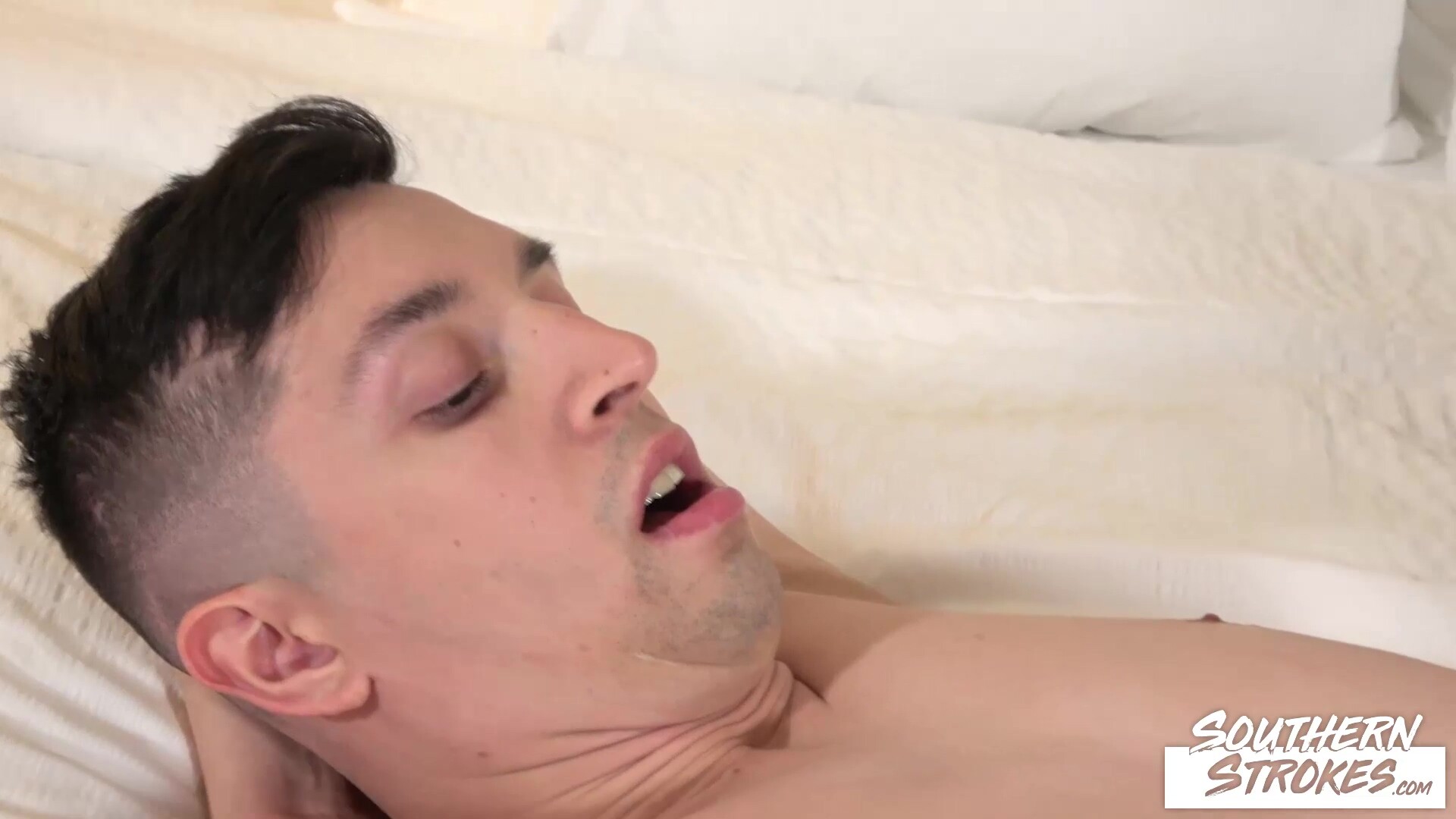 SOUTHERNSTROKES Nick Sawyer Gets Hot Handjob From Alex Tyler