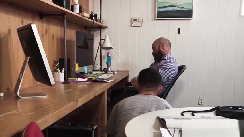 Tatted stepdaddy barebacks teen 18+ stepson on office table