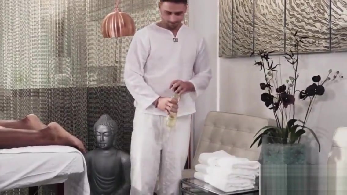 White gay massages and fucks his bbc black gay customer