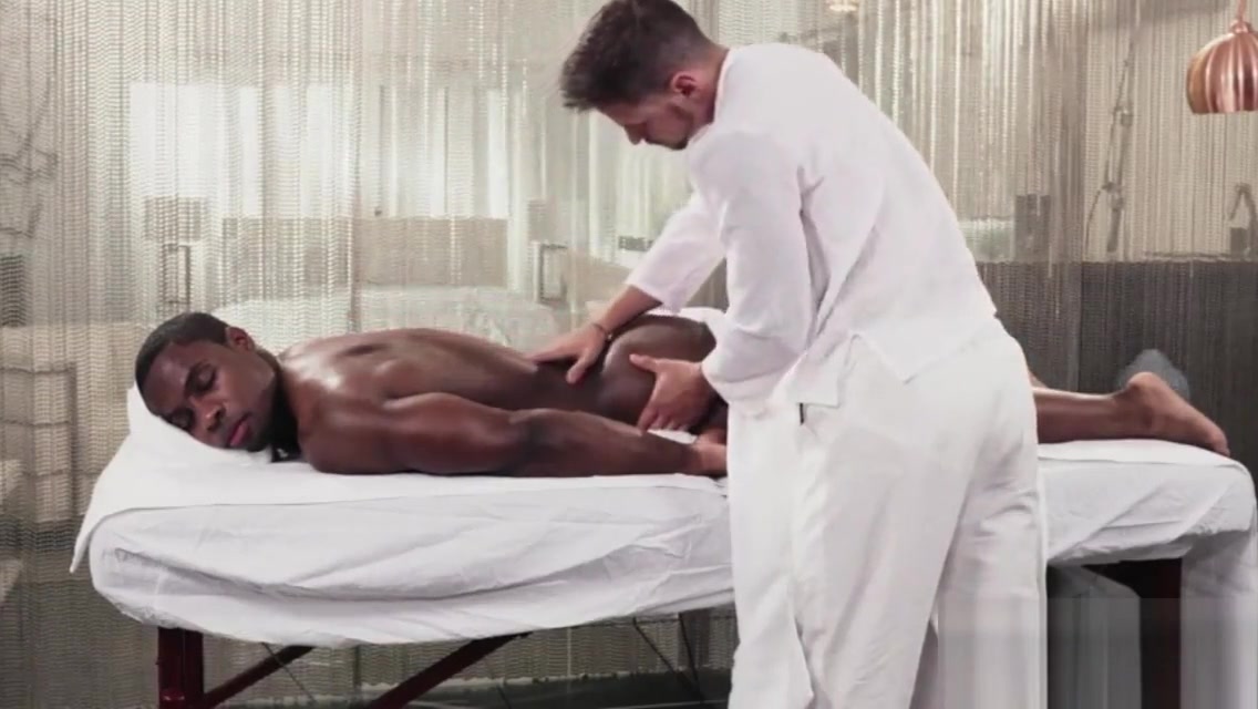 White gay massages and fucks his bbc black gay customer
