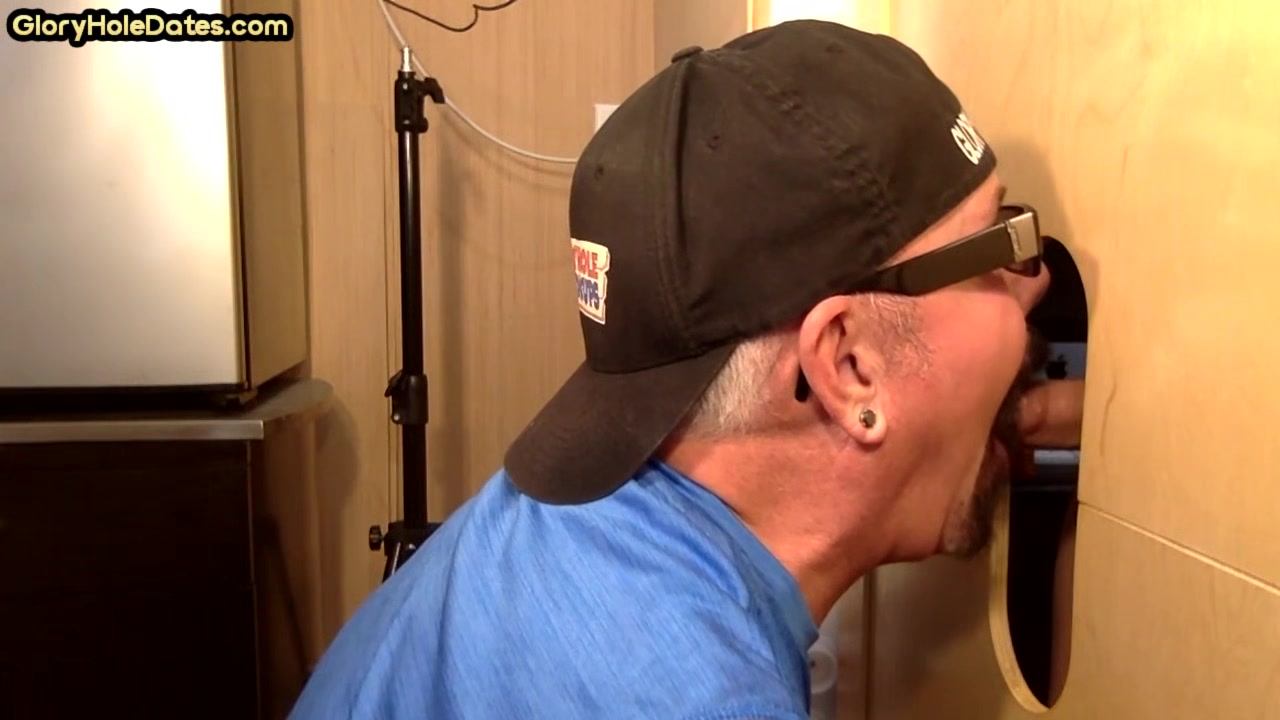 Gloryhole mature gay in amateur video sucks rod till facial