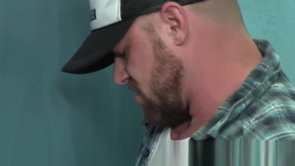 Hunk blows gloryhole dong