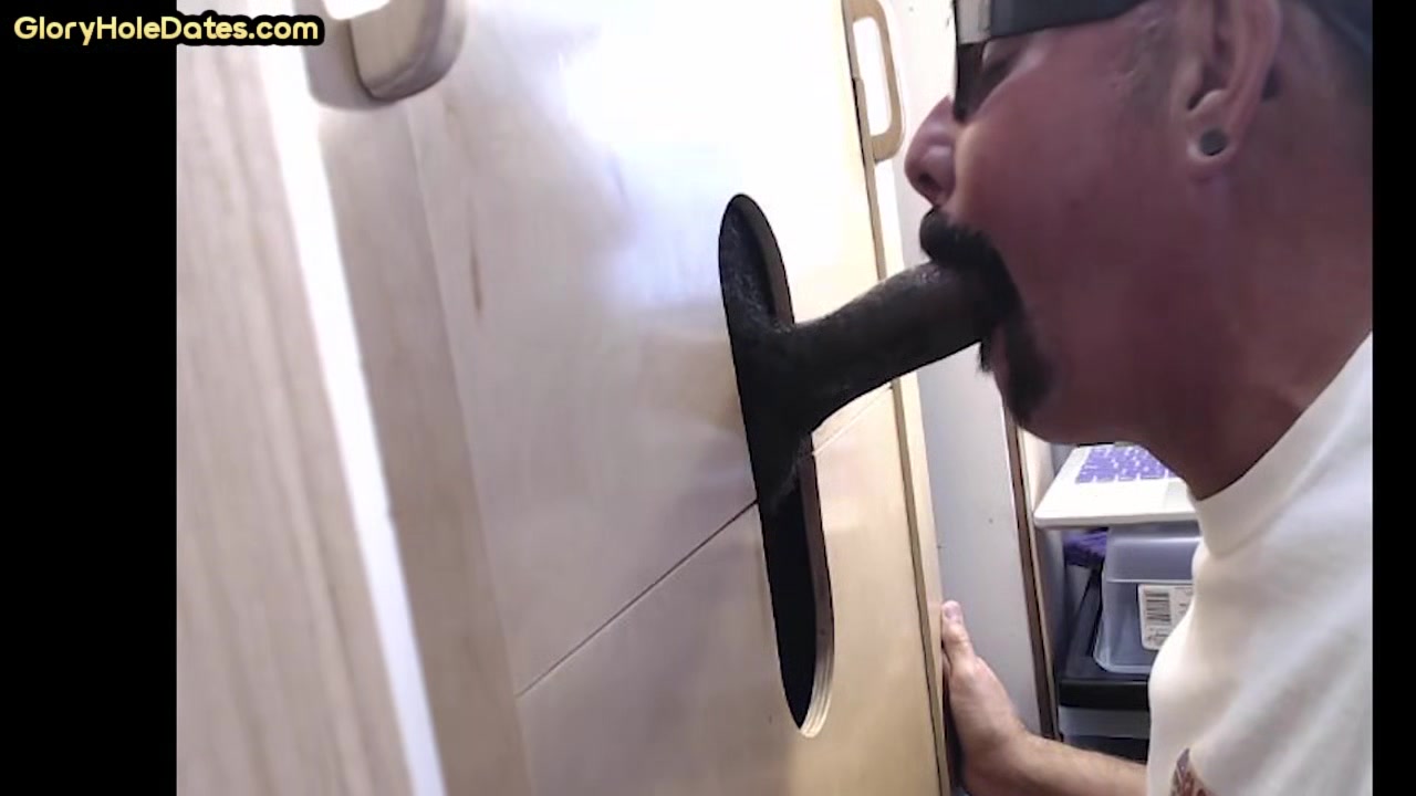 Gloryhole homemade DILF sucks black dong in closeup BJ