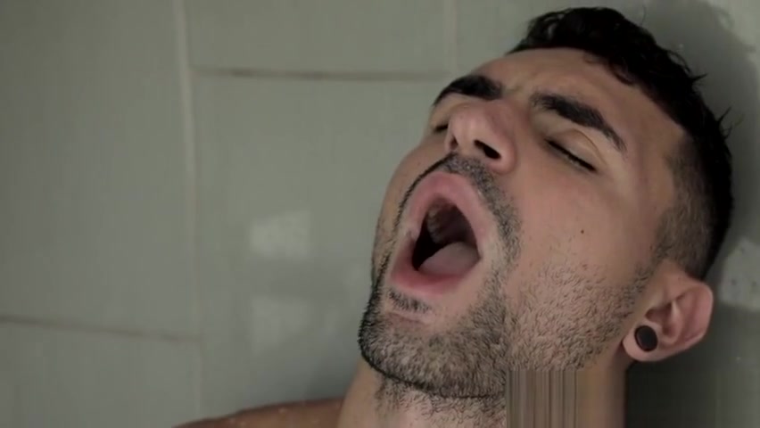 Showering twink gets rawdawged and facialized