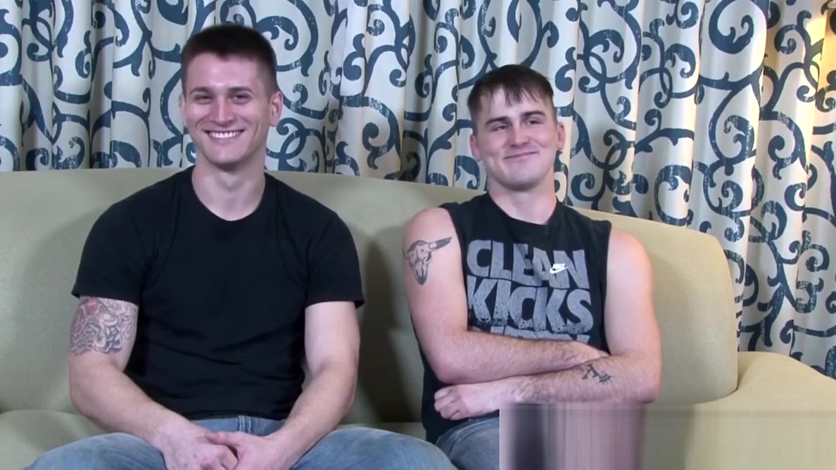 Army men blowing each other and stuffing their tight asses
