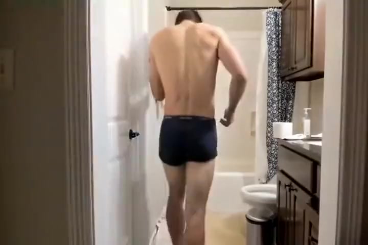 Youtuber Michael Gerry Piss + Shower 2