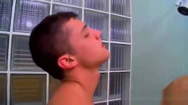 Twinks love to do it in a hot shower