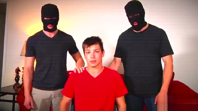 Johnny rapidly takes two cocks in him