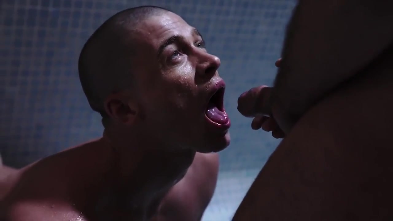 Horny jock pissed in the shower