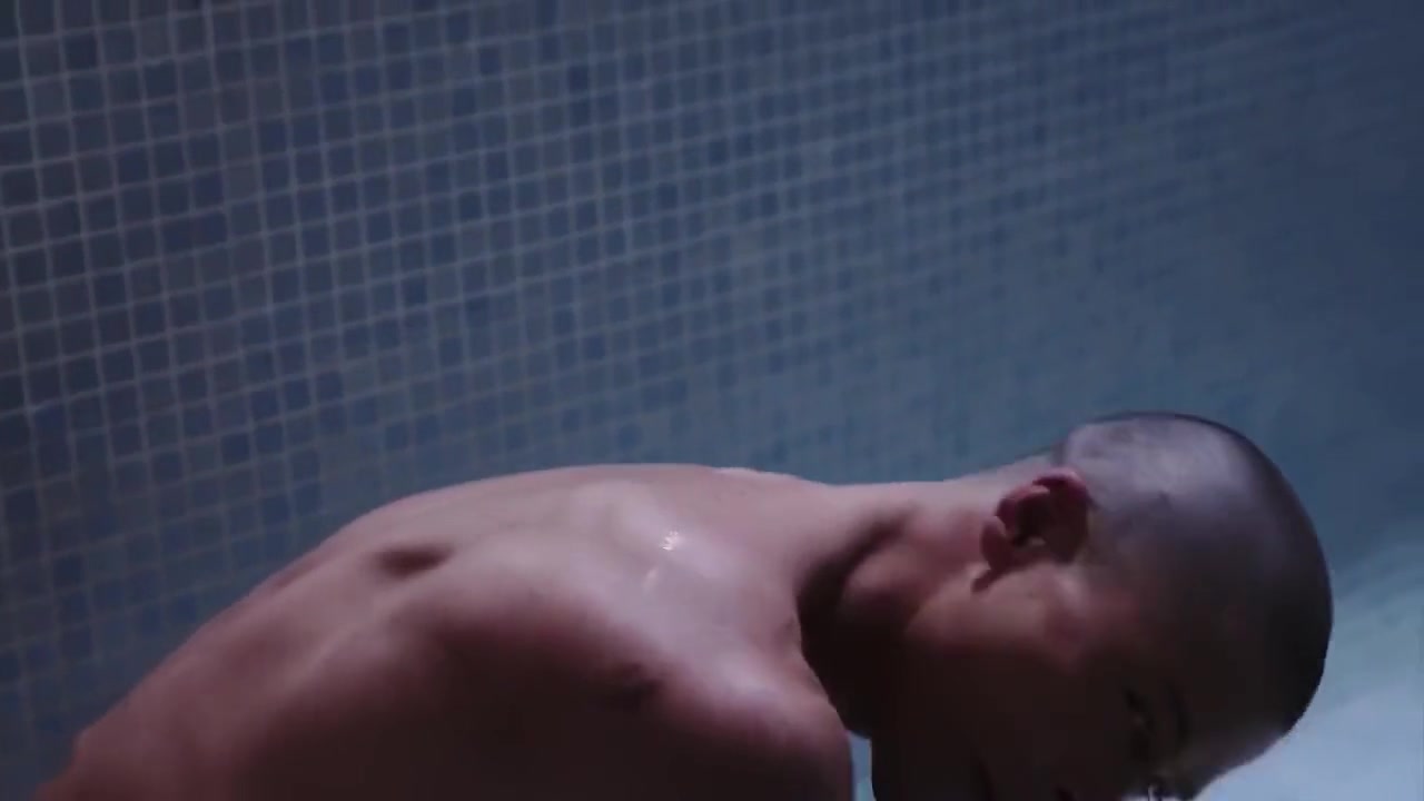 Horny jock pissed in the shower