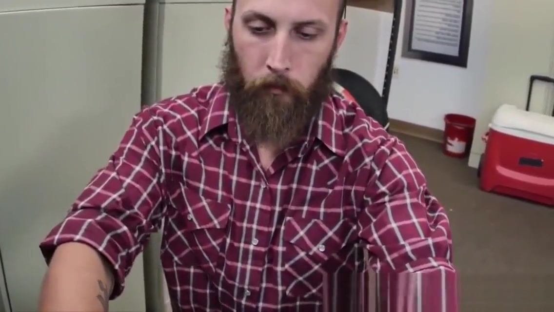 Bearded casting straighty assfucked by agent