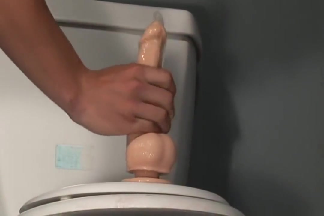 Marcus Mojo - Bathroom dildo