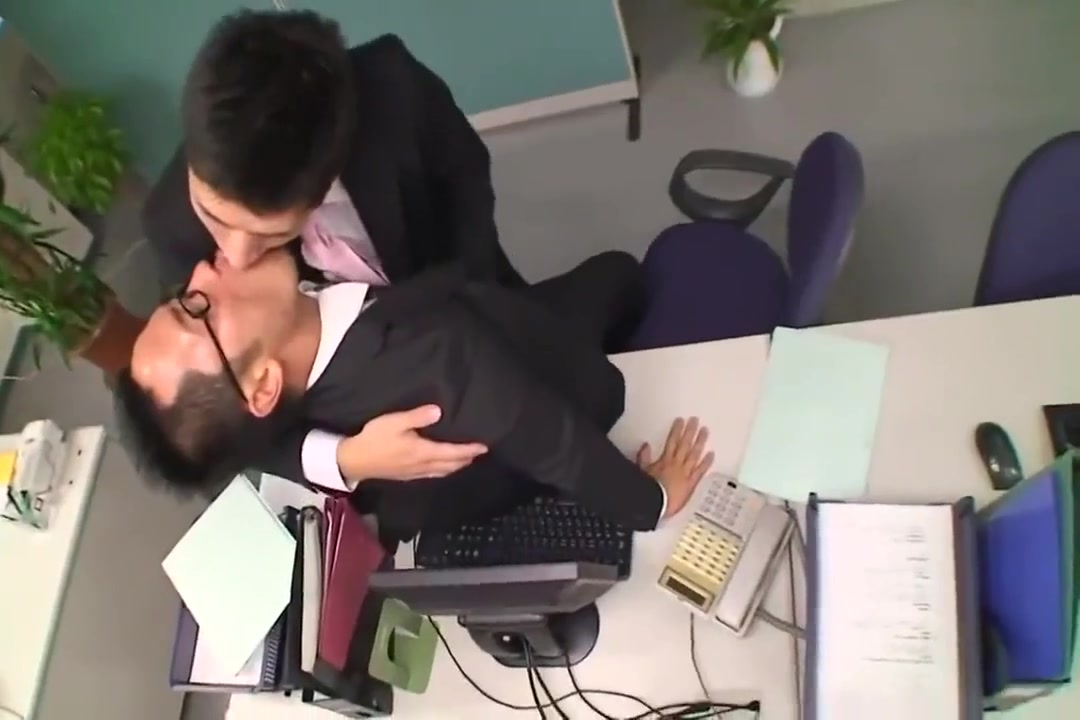 HOT ASIAN OFFICE SEX FLIPFLOP