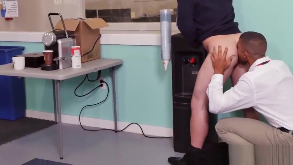 Threeway fucked office hunk drops cumload