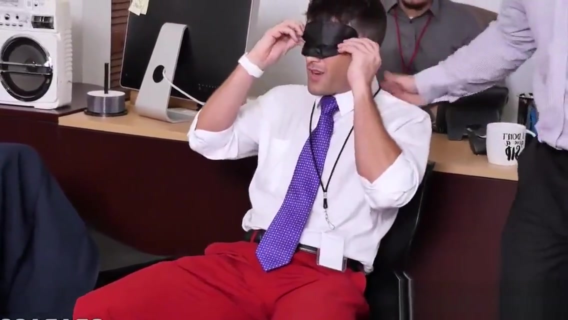 Threeway stripper jizzed by office jocks