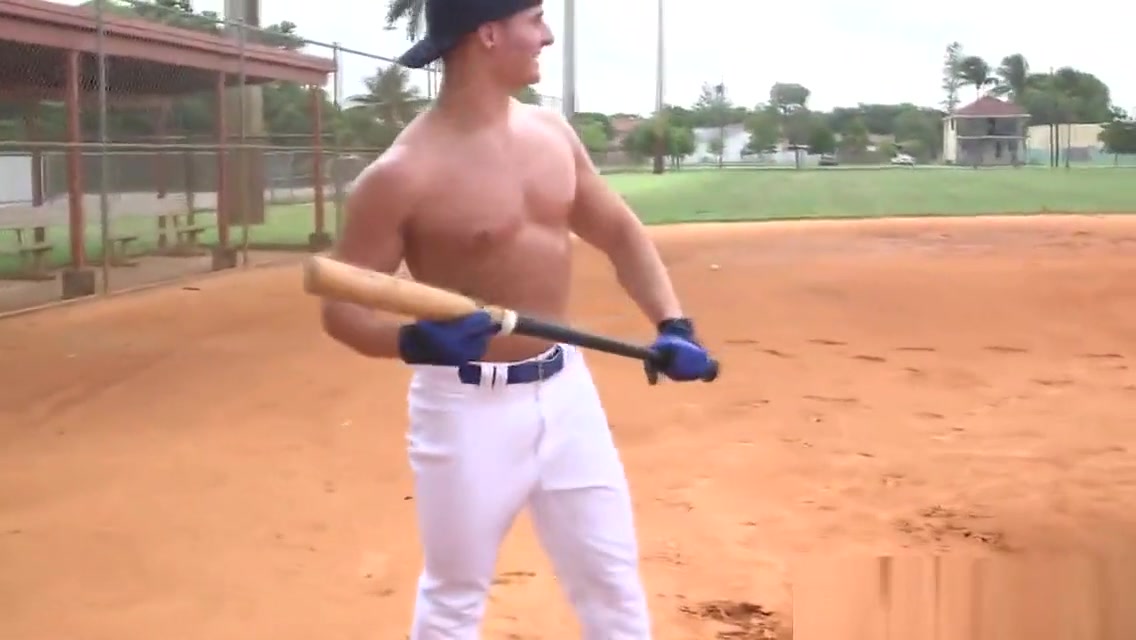 Stunning jocks bang in shower after baseball game