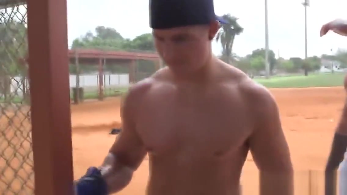 Stunning jocks bang in shower after baseball game