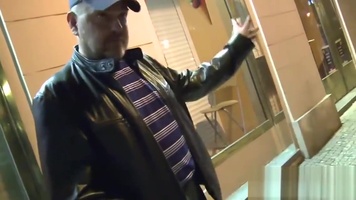 Big Step daddy pays cash for sex for a cute twink on the streets