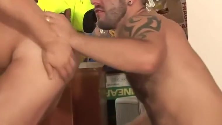 Beefy Guy Fucks Police Officer