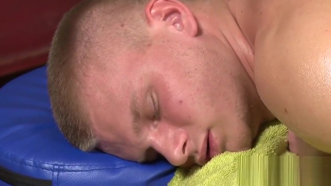 Wild massage for homosexual bear