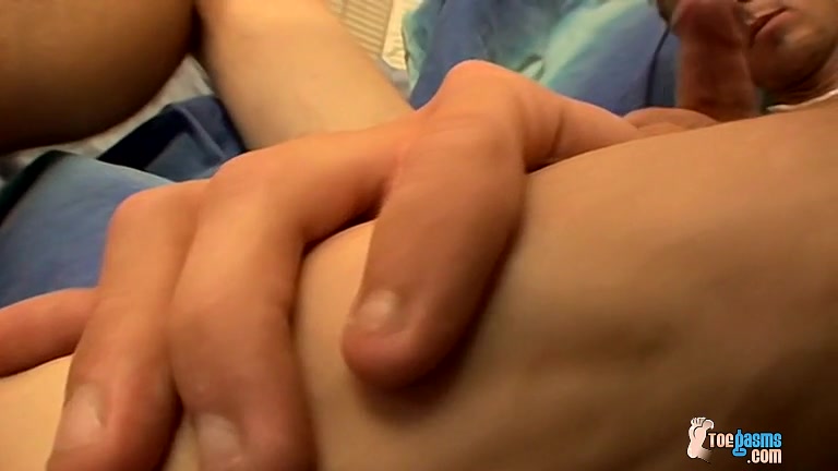 Novice Aaron Enjoys A Jerk Off - Aaron