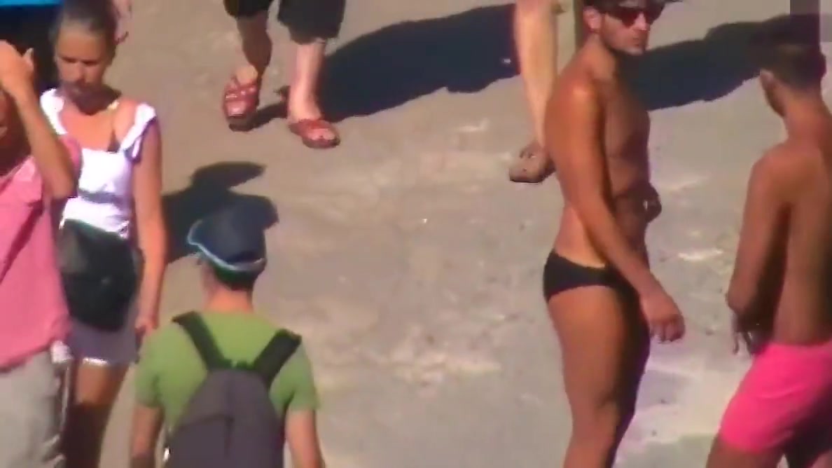 Let's spy next door Italian males in speedos 1u1y