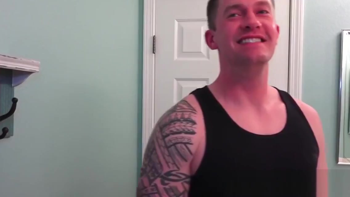 Hunky gays DJ and Brian Bonds bareback fuck after showering