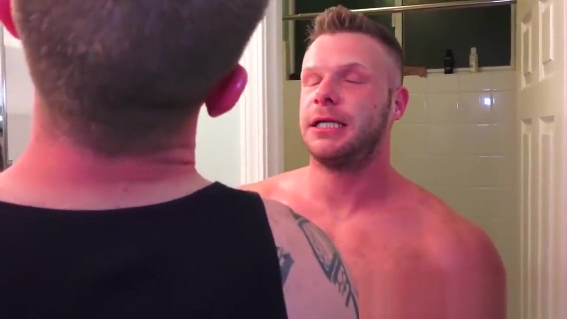 Hunky gays DJ and Brian Bonds bareback fuck after showering