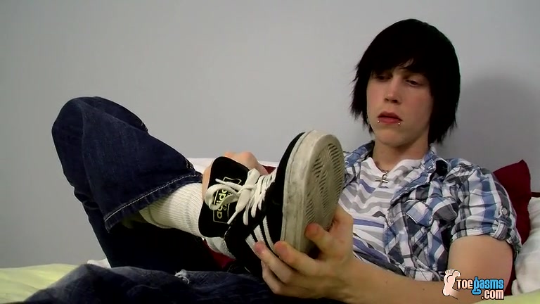 Toe Sucking Solo Boy Tyler - Tyler Bolt